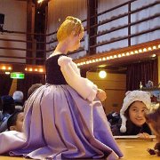 KSD2018-Amsterdams Marionetten Theater 8e-groepers bestuderen de hoofdfiguren